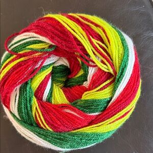 Big Twist Winter Yarn
Size 7oz
Color:Bright &Merry